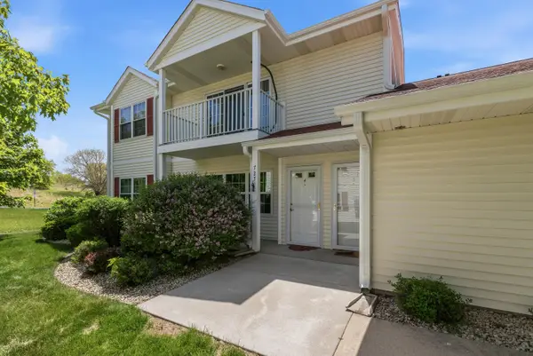 727 Wood River Ct, West Bend, WI 53095