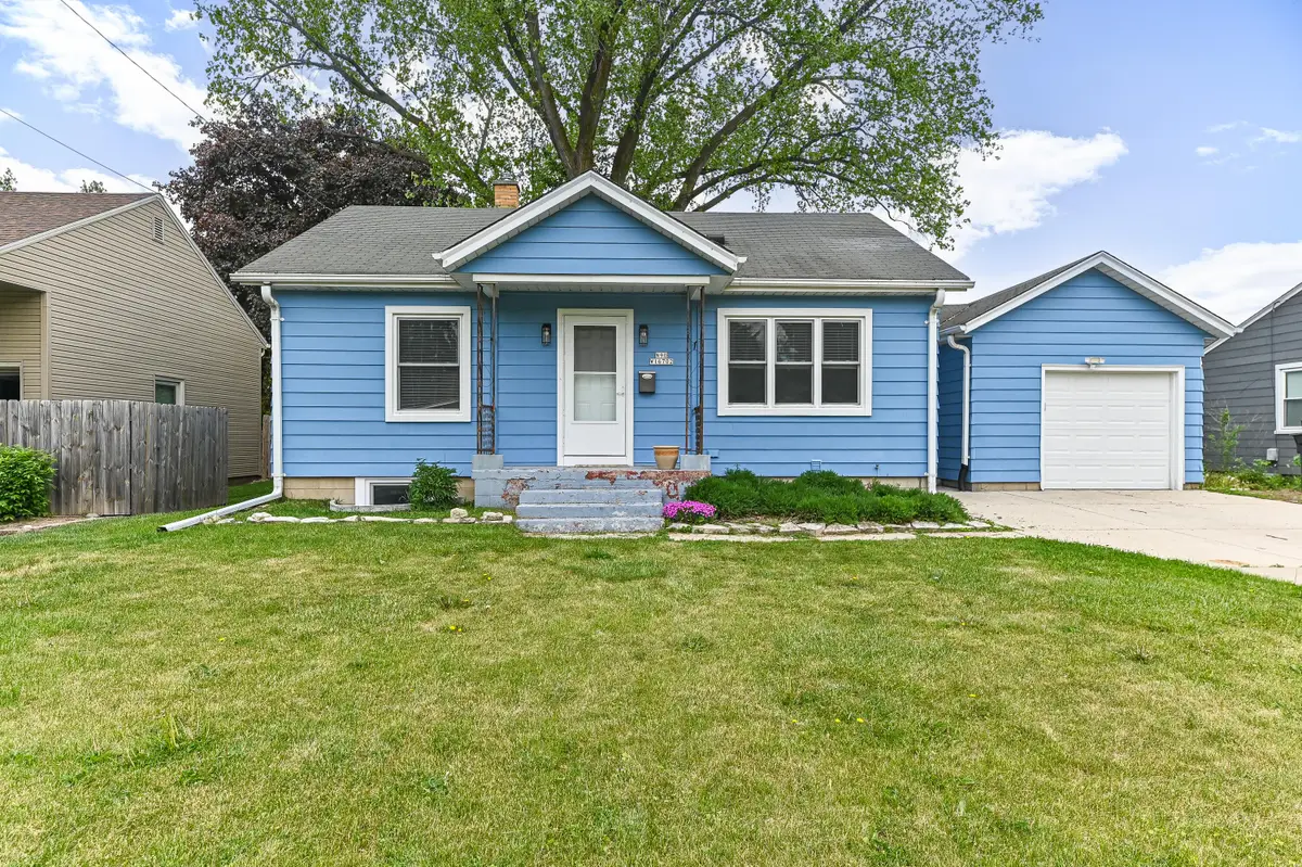 N90W16702 Pershing Ave, Menomonee Falls, WI 53051 - #1