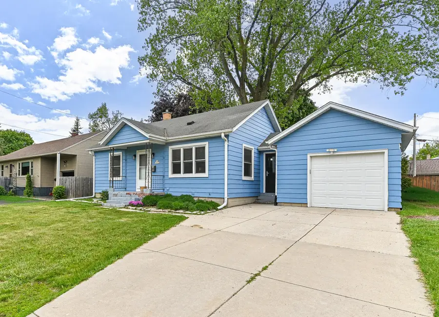 N90W16702 Pershing Ave, Menomonee Falls, WI 53051 - #2