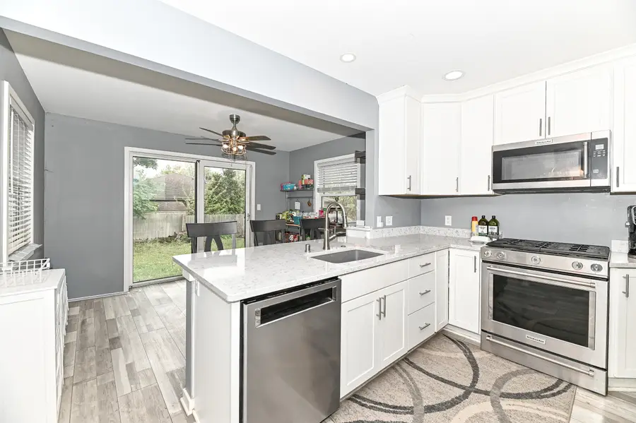N90W16702 Pershing Ave, Menomonee Falls, WI 53051 - #3