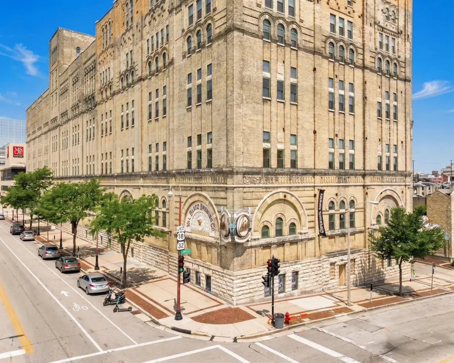270 E Highland Ave, Milwaukee, WI 53202 - #2