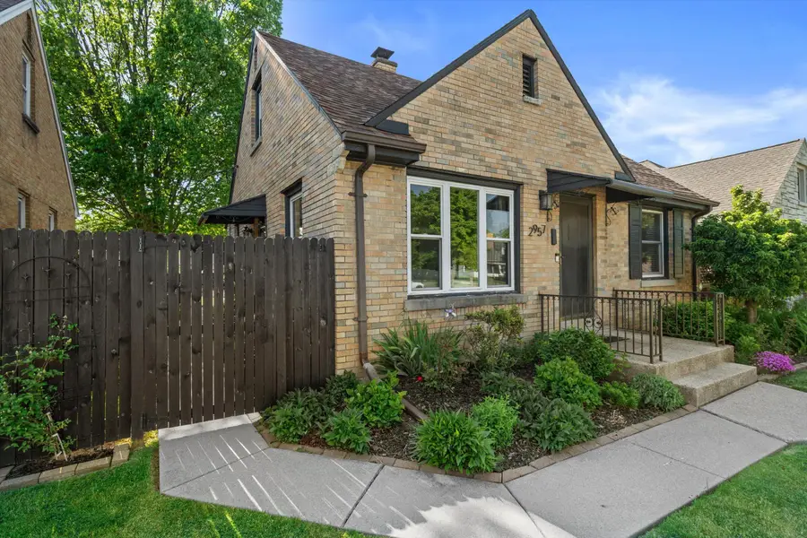 2957 N 84th St, Milwaukee, WI 53222 - #2