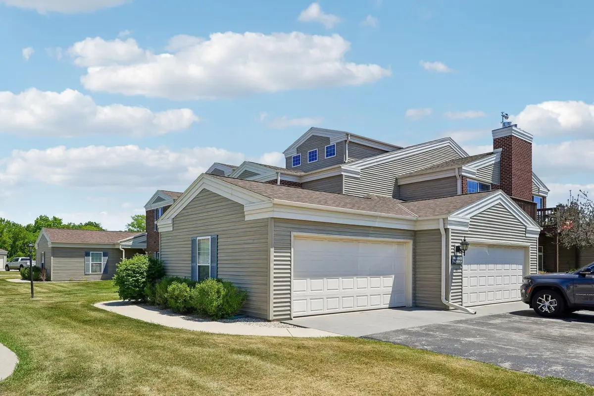 N16W26533 Tall Reeds Ln, Pewaukee, WI 53072 - #1