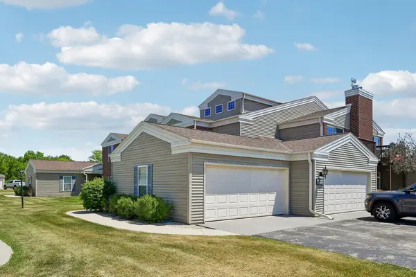 N16W26533 Tall Reeds Ln, Pewaukee, WI 53072
