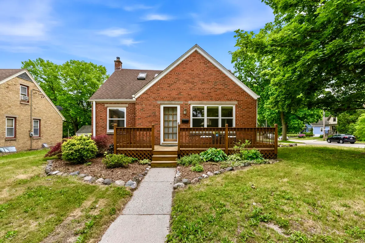 N46W5881 Spring St, Cedarburg, WI 53012 - #1