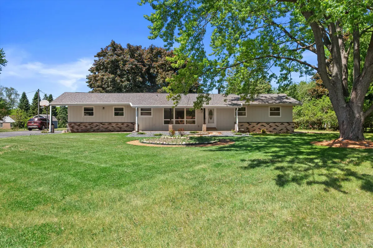 W226N8041 Longview Dr, Lisbon, WI 53089 - #1