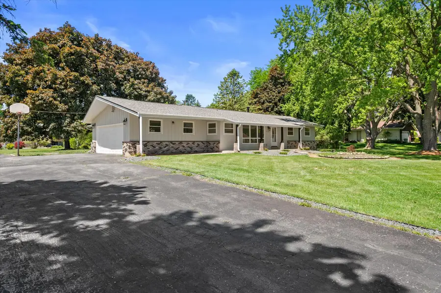 W226N8041 Longview Dr, Lisbon, WI 53089 - #3