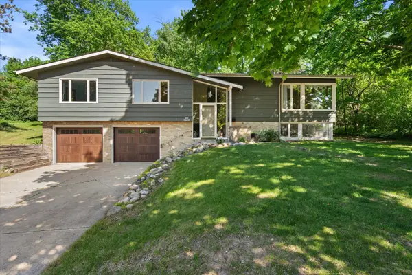 N89W17089 Highland Ct, Menomonee Falls, WI 53051