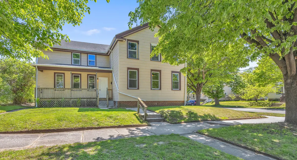933 St Clair Ave, Sheboygan, WI 53081 - #1
