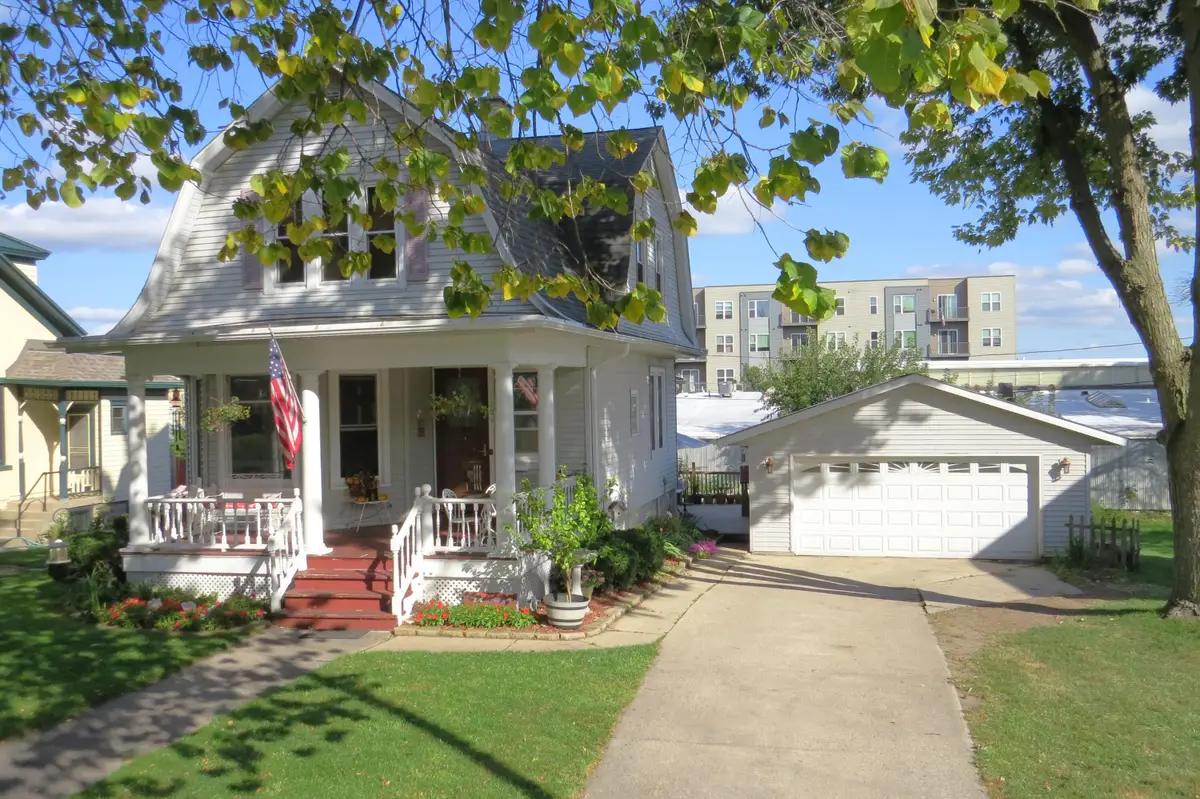 209 S Washington St, Watertown, WI 53094 - #1