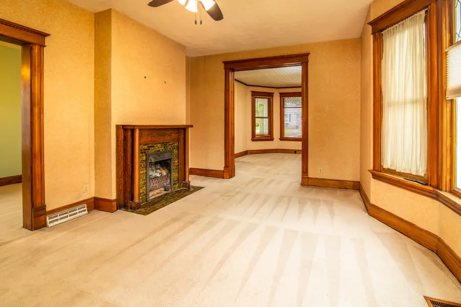 209 S Washington St, Watertown, WI 53094 - #2