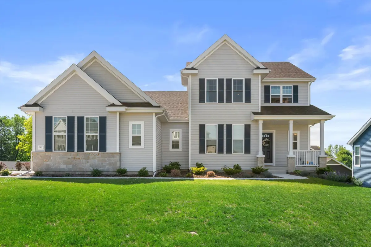 7519 S 50th Ct, Franklin, WI 53132 - #1