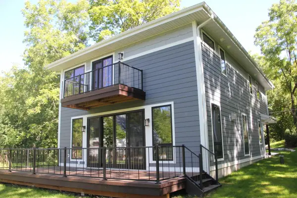 34215 Venice Park Rd, Delafield, WI 53018