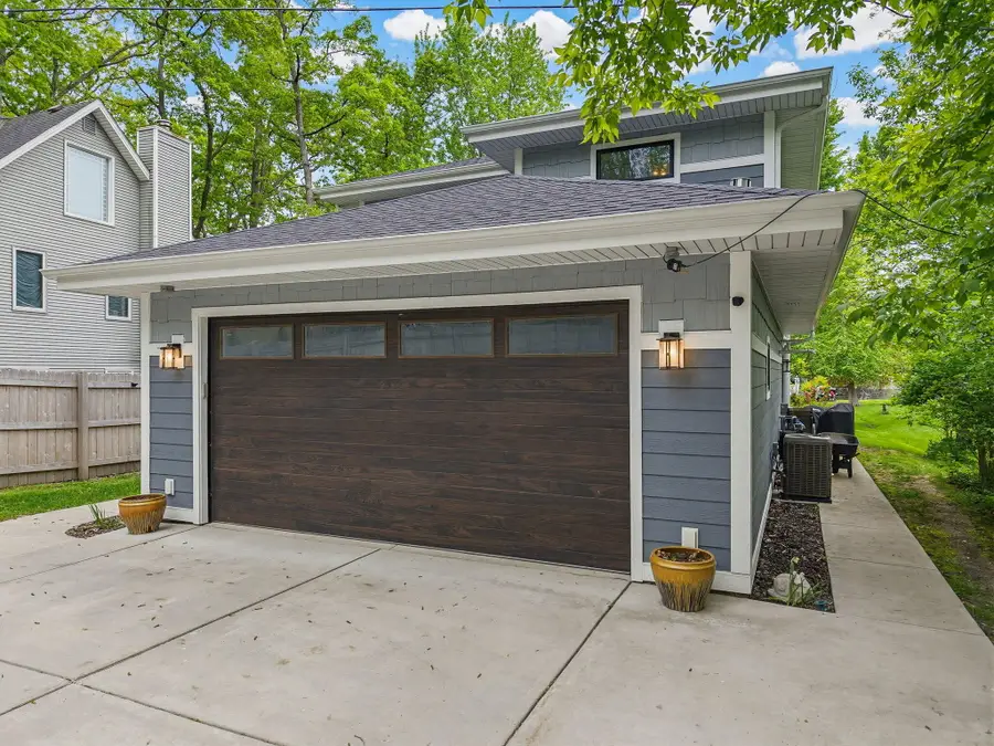34215 Venice Park Rd, Delafield, WI 53018 - #2