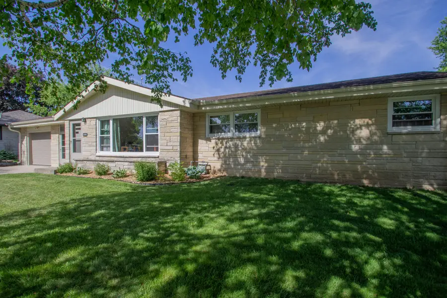 1006 Highland Ave, Watertown, WI 53098 - #3