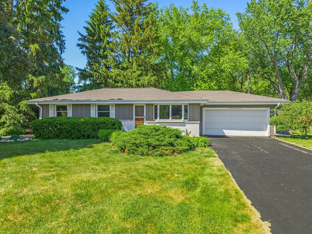 21990 Holly Crest Dr, Brookfield, WI 53045 - #1