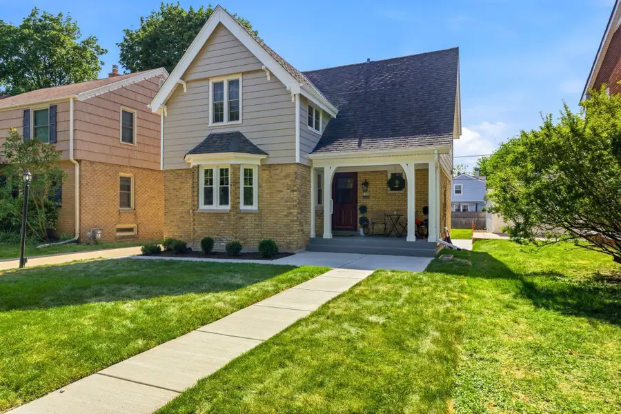 5159 N Santa Monica Blvd, Whitefish Bay, WI 53217 - #3