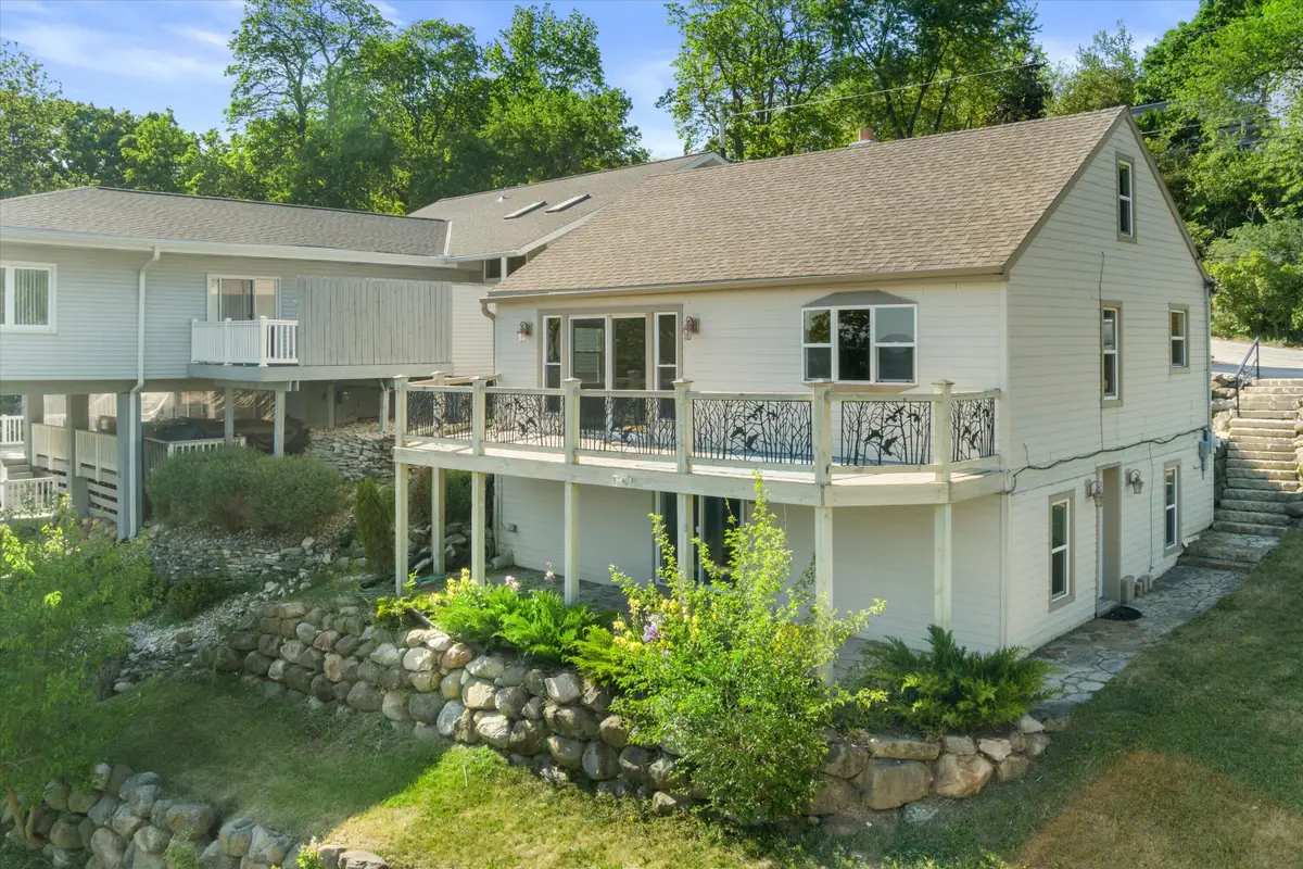 N39W27485 Hillside Grove Rd, Pewaukee, WI 53072 - #1