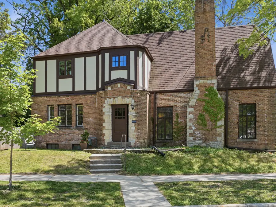 1555 E Olive St, Shorewood, WI 53211 - #2