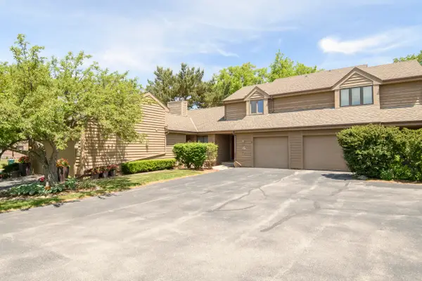 W132N8130 Danell Dr, Menomonee Falls, WI 53051