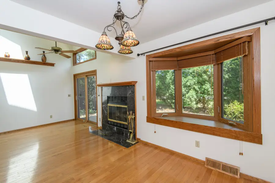 W132N8130 Danell Dr, Menomonee Falls, WI 53051 - #2