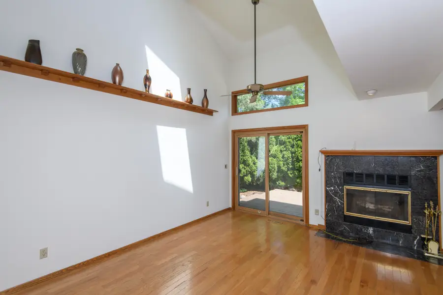 W132N8130 Danell Dr, Menomonee Falls, WI 53051 - #3