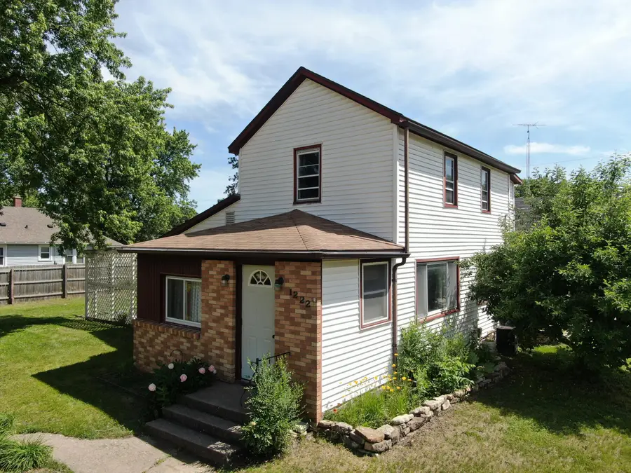 1222 S Wacouta Ave, Prairie Du Chien, WI 53821 - #3
