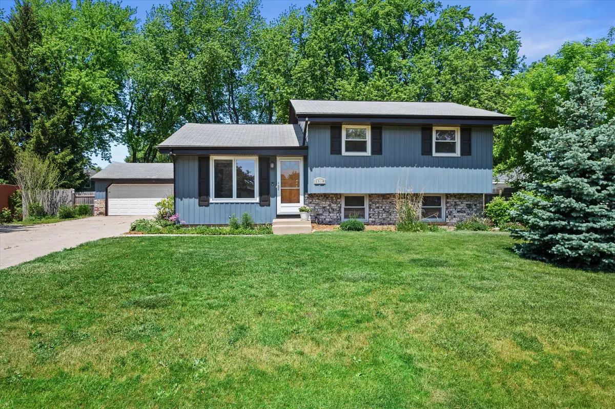2510 Bittersweet Ct, Caledonia, WI 53402 - #1