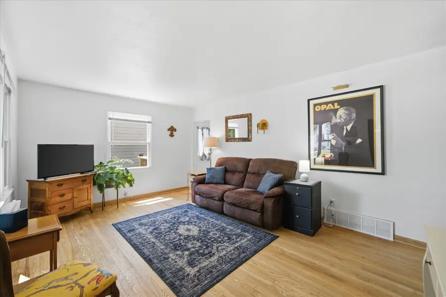 3147 S Brisbane Ave, Milwaukee, WI 53207 - #2