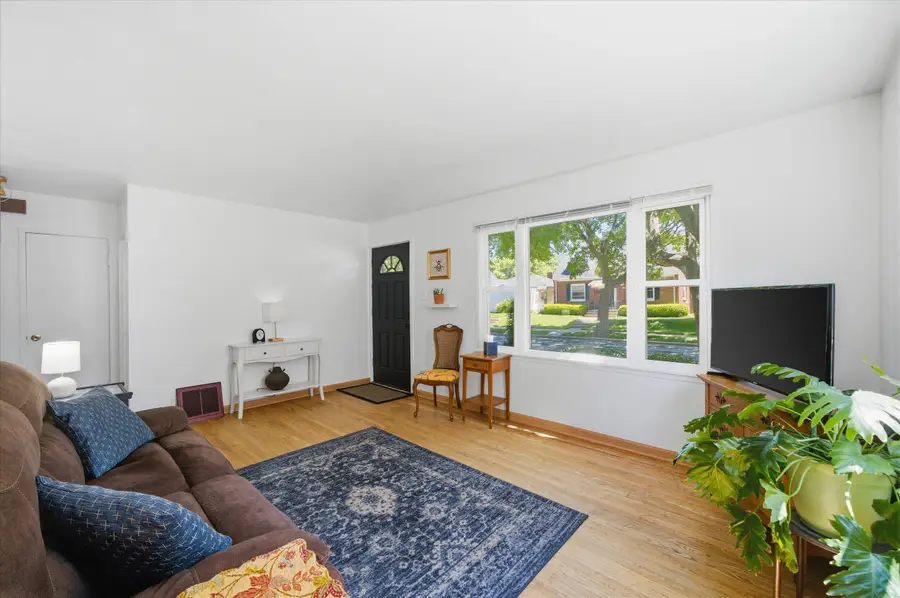 3147 S Brisbane Ave, Milwaukee, WI 53207 - #3