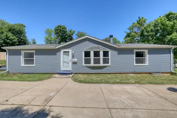 2451 S 92nd St, West Allis, WI 53227