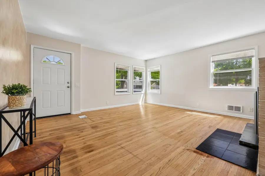 5125 N 81st St, Milwaukee, WI 53218 - #3