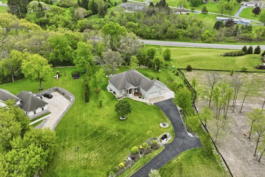 S30W27725 Creekside Ct, Waukesha, WI 53188 - #3