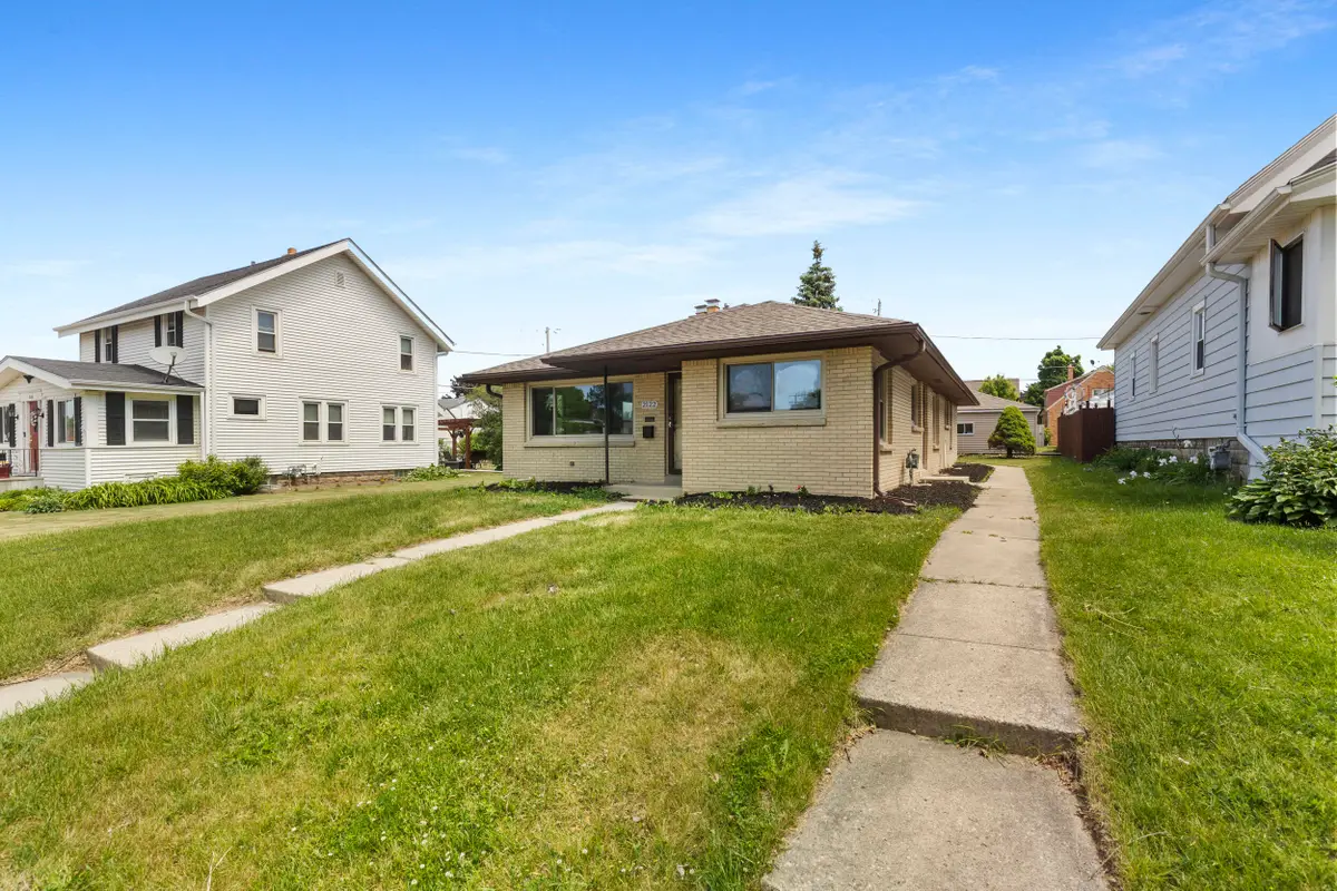 2122 S 86th St, West Allis, WI 53227 - #1