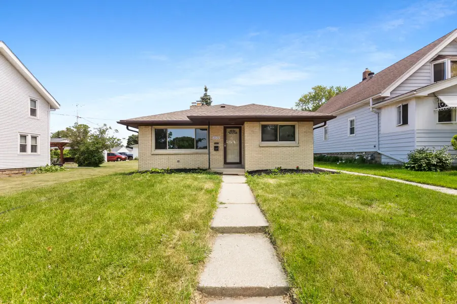 2122 S 86th St, West Allis, WI 53227 - #2