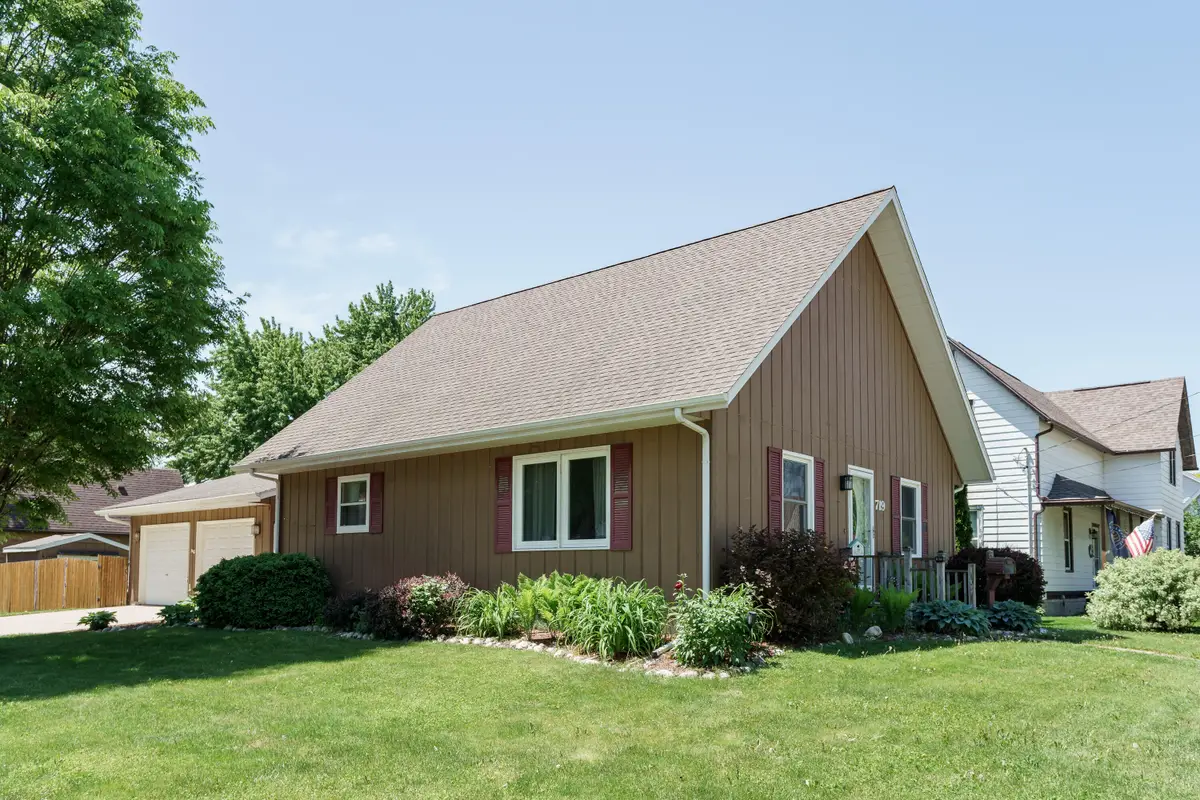 719 Joanna St, Horicon, WI 53032 - #1