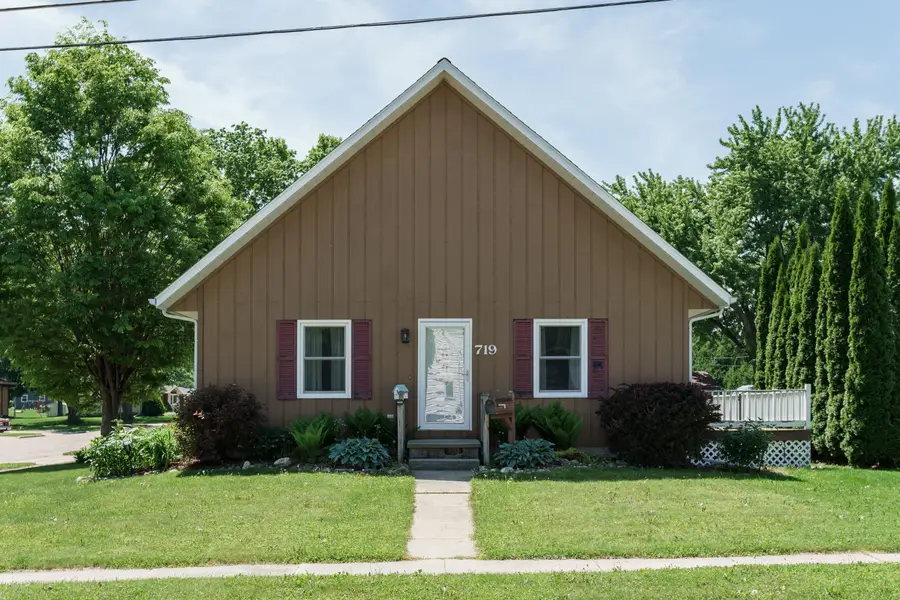 719 Joanna St, Horicon, WI 53032 - #2
