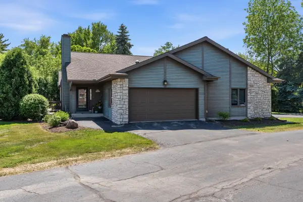 N81W13163 Country Terrace Ln, Menomonee Falls, WI 53051