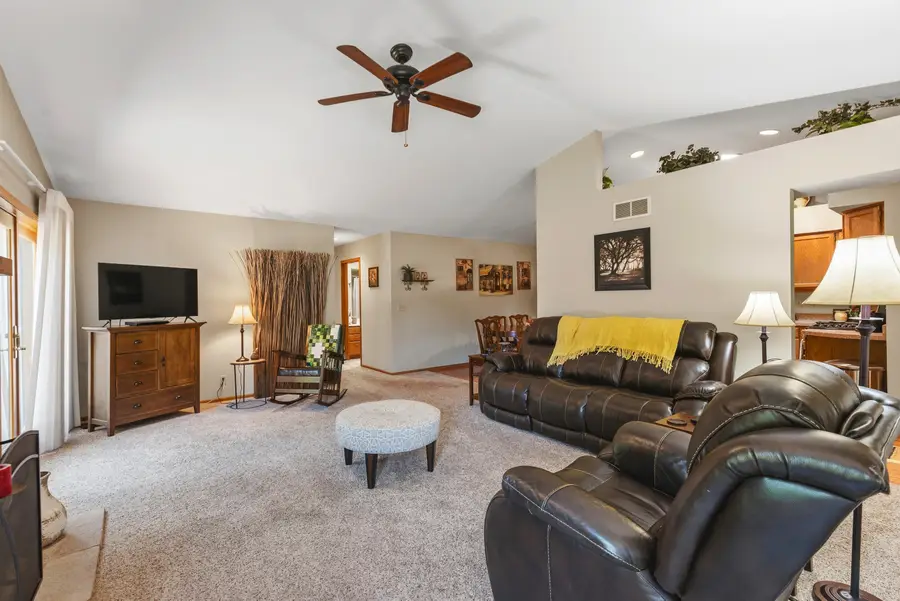 N81W13163 Country Terrace Ln, Menomonee Falls, WI 53051 - #2