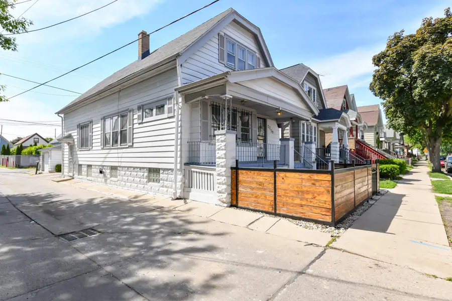 2259 S 17th St, Milwaukee, WI 53215 - #2