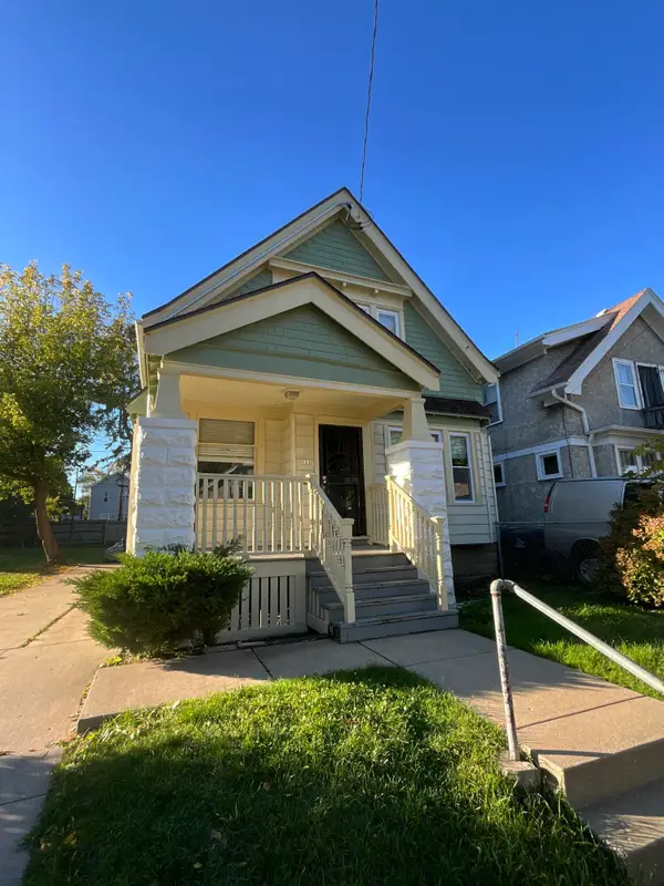 121 W Keefe Ave, Milwaukee, WI 53212