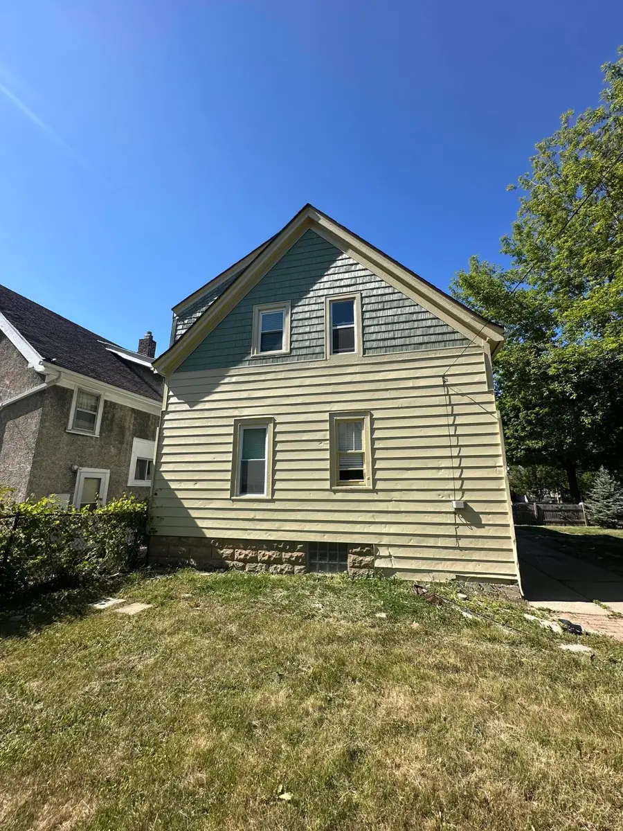 121 W Keefe Ave, Milwaukee, WI 53212 - #2