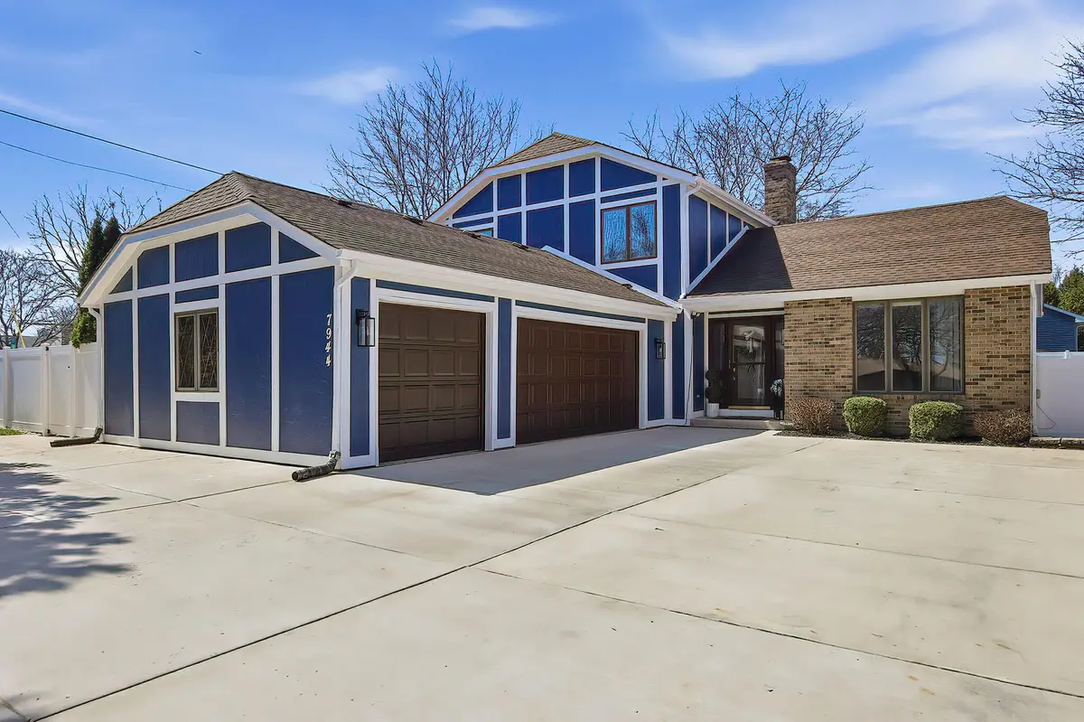 7944 Cooper Rd, Pleasant Prairie, WI 53142 - #1