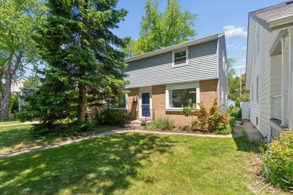 820 E Silver Spring Dr, Whitefish Bay, WI 53217