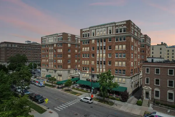 1028 E Juneau Ave, Milwaukee, WI 53202
