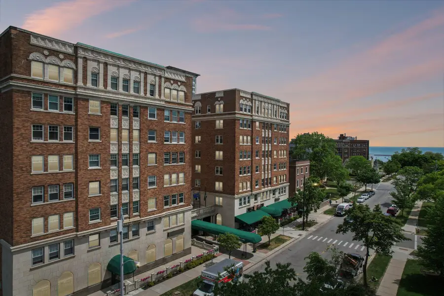 1028 E Juneau Ave, Milwaukee, WI 53202 - #2