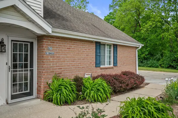 S77W19405 Lakewood Dr, Muskego, WI 53150