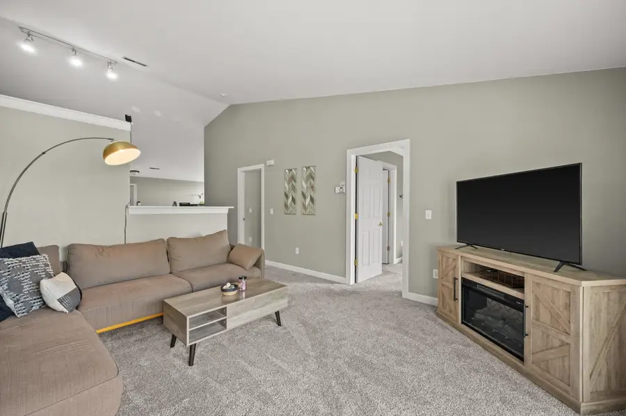S77W19405 Lakewood Dr, Muskego, WI 53150 - #2