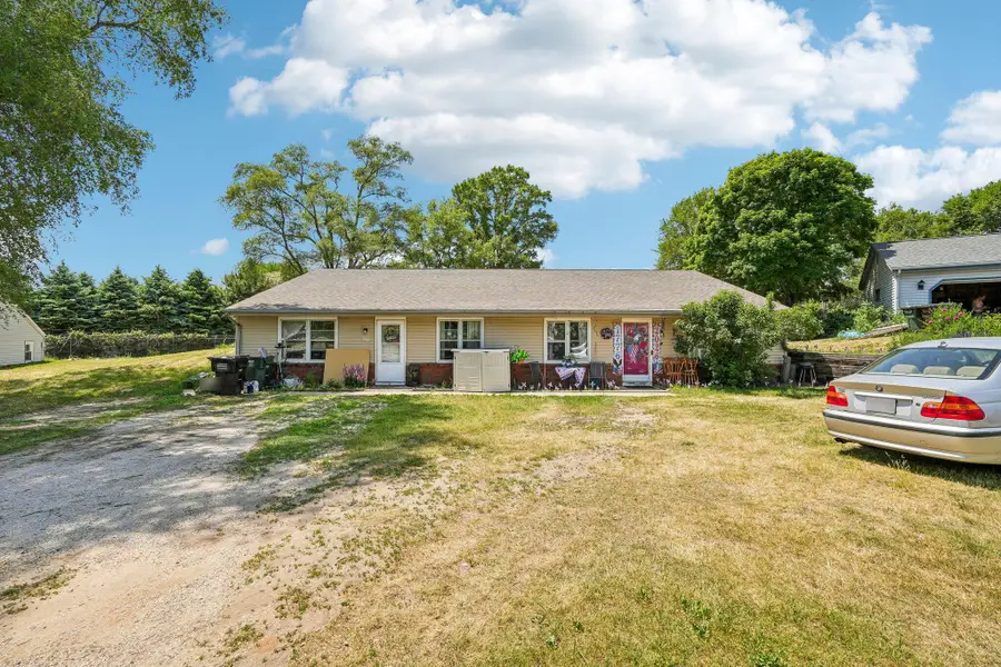 1037 Carriage Ct, Palmyra, WI 53156 - #2