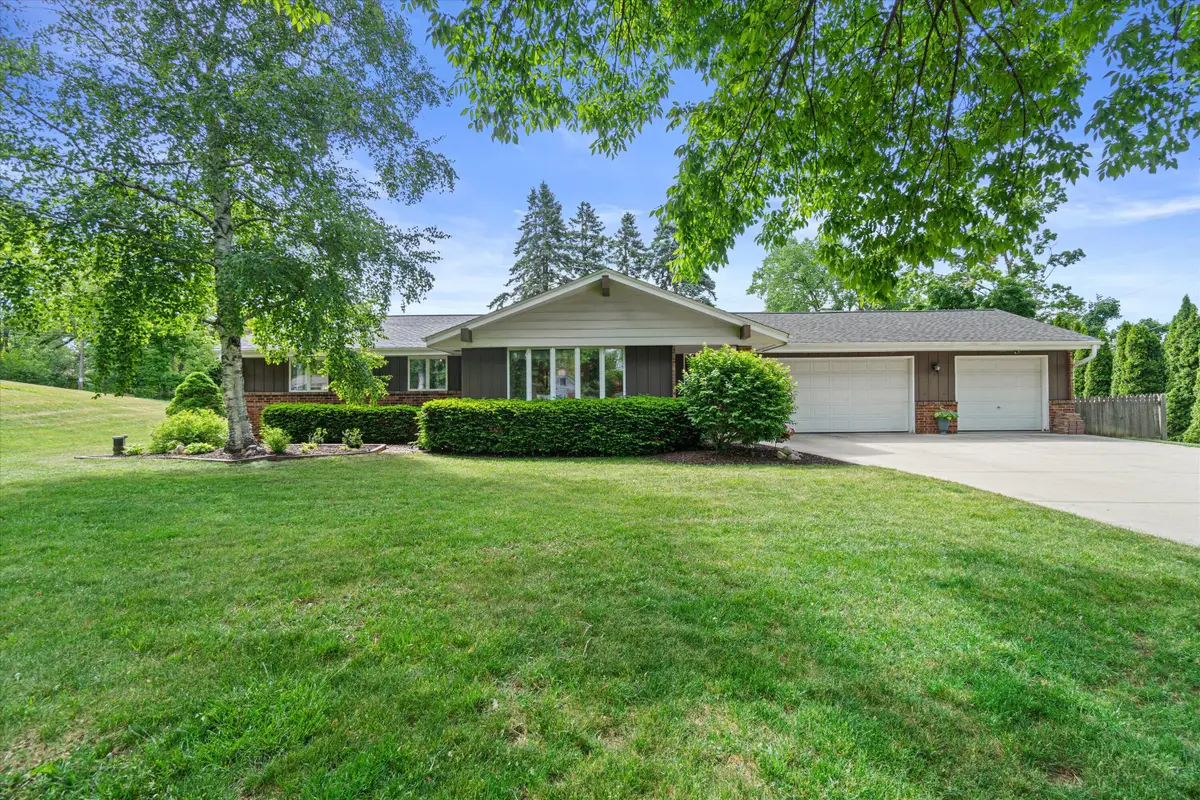 3560 Goetz Dr, Brookfield, WI 53005 - #1